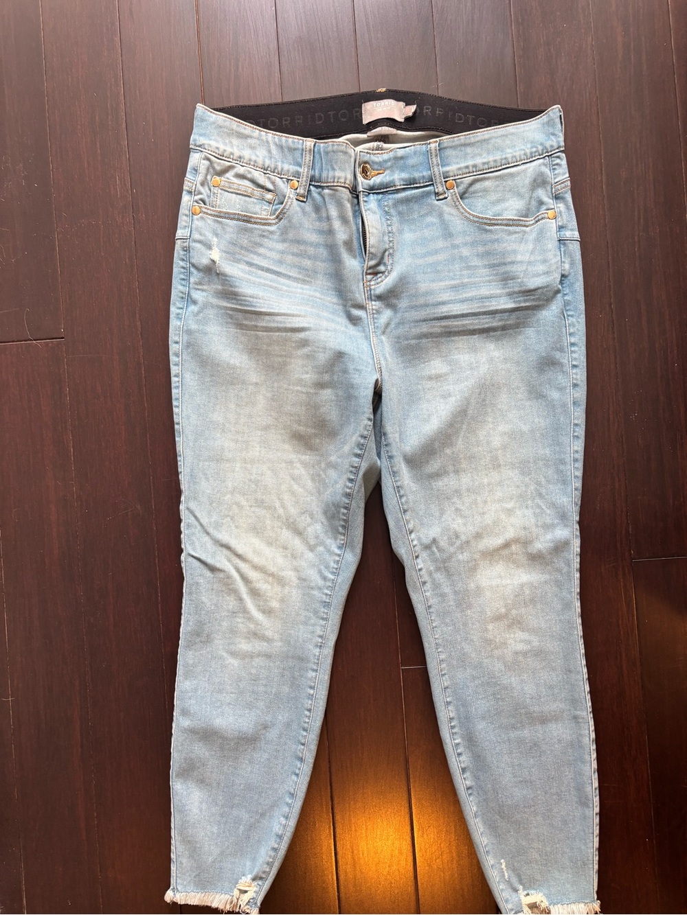 Torrid bombshell, skinny jeans